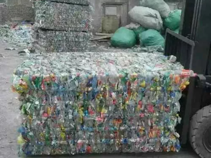 PET bottle bale