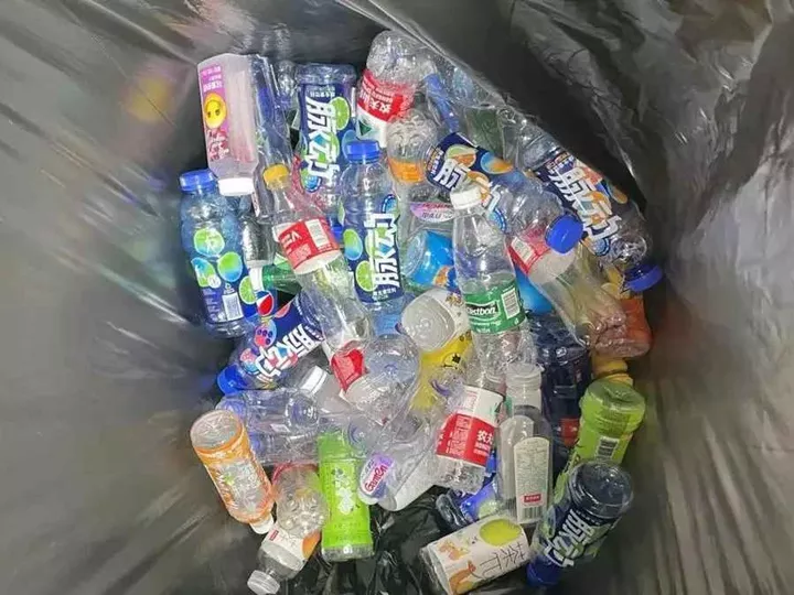 processus de recyclage des bouteilles en plastique