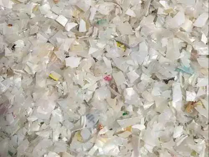 washed plastic flakes