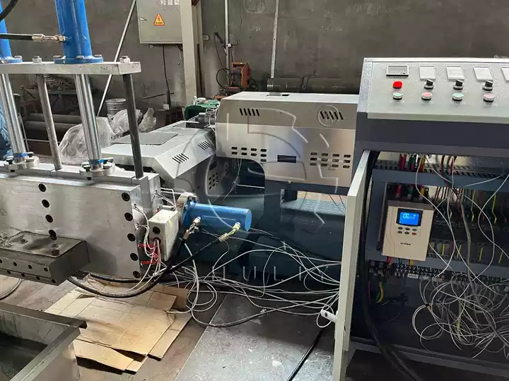 extrusion pelletizing machine