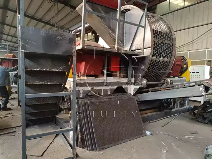 waste tire shredding machine