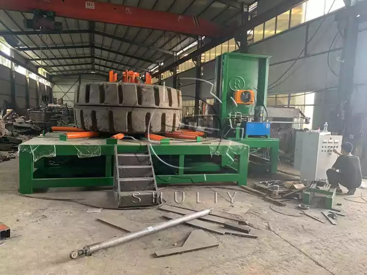 OTR tire dismounting machine