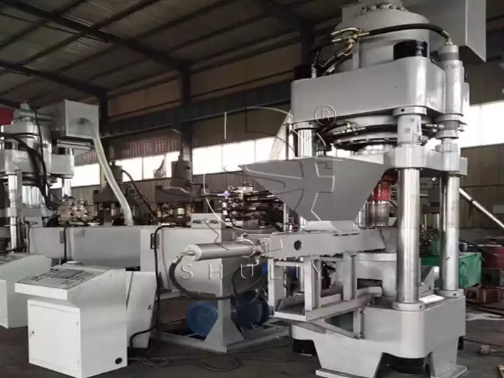 금속 칩 압축기