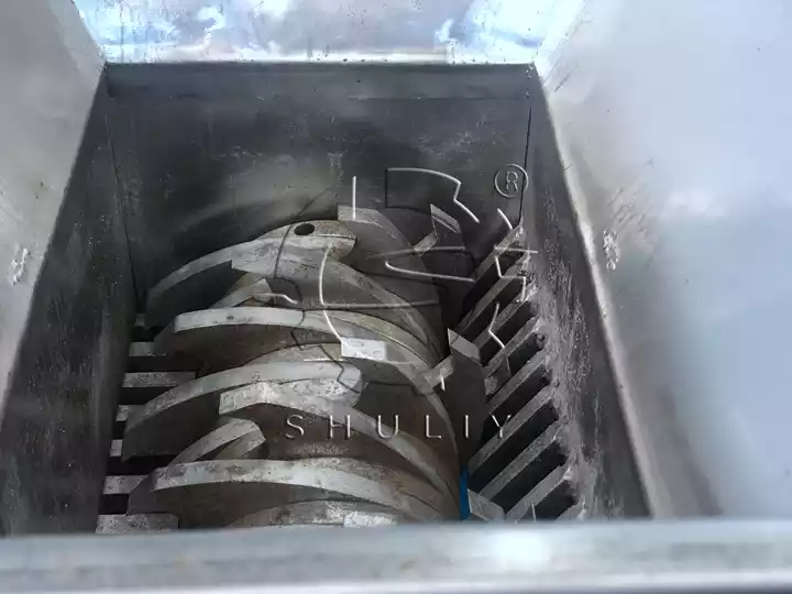 internal details of the fish shredder