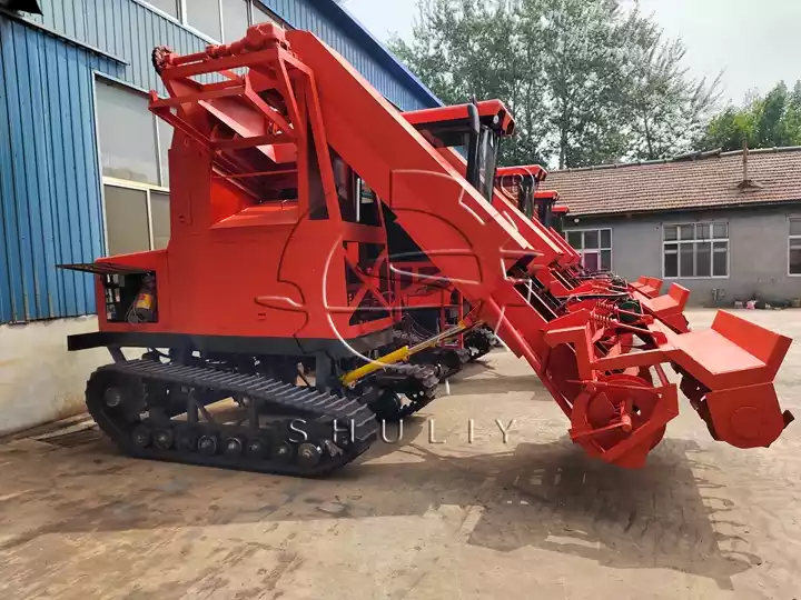 crawler-type salt collector