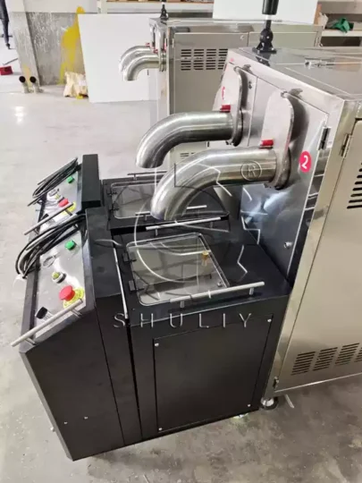 dry ice blasting machine with a pelletizer