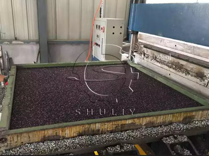recycled tire rubber granules loaded in mold